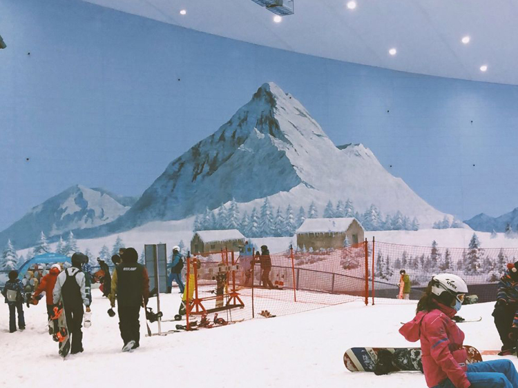 上海室内滑雪场，墙体彩绘艺术与激情滑雪的完美结合！